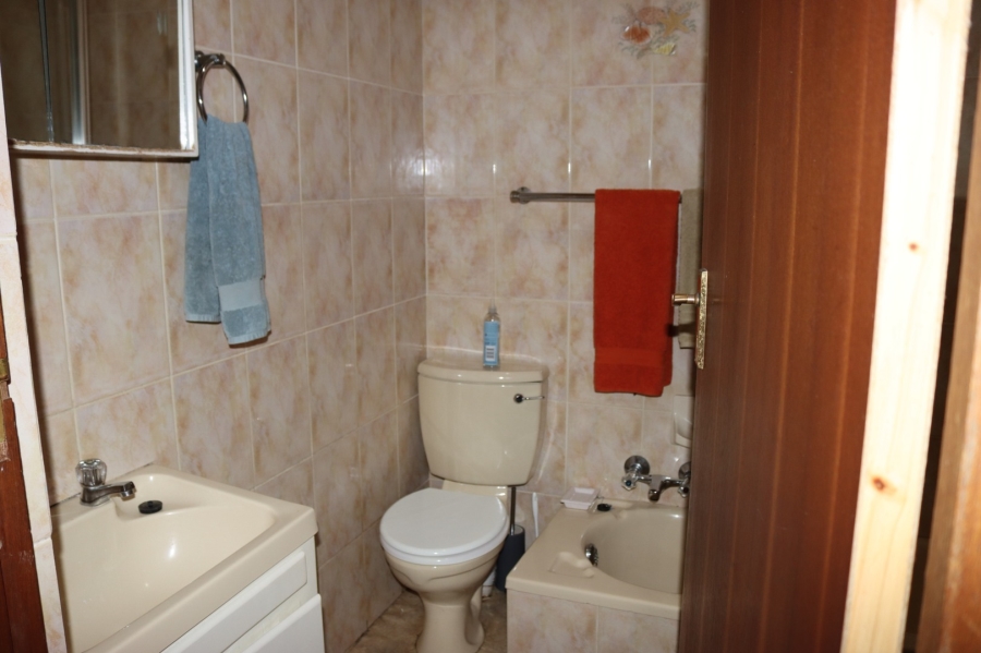 6 Bedroom Property for Sale in Kleinmond Western Cape